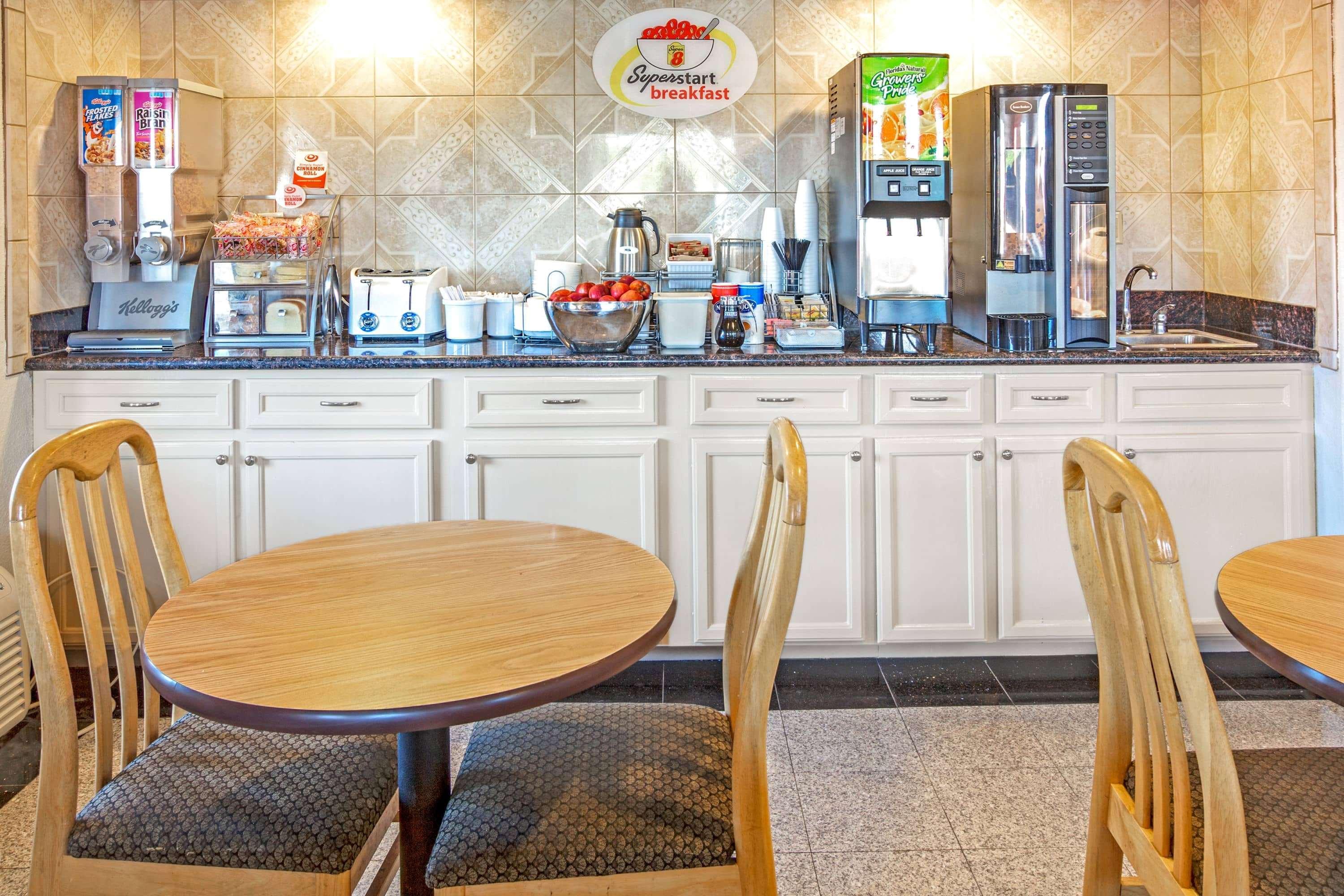 Hotel Super 8 By Wyndham Mont Belvieu - Baytown East Zewnętrze zdjęcie