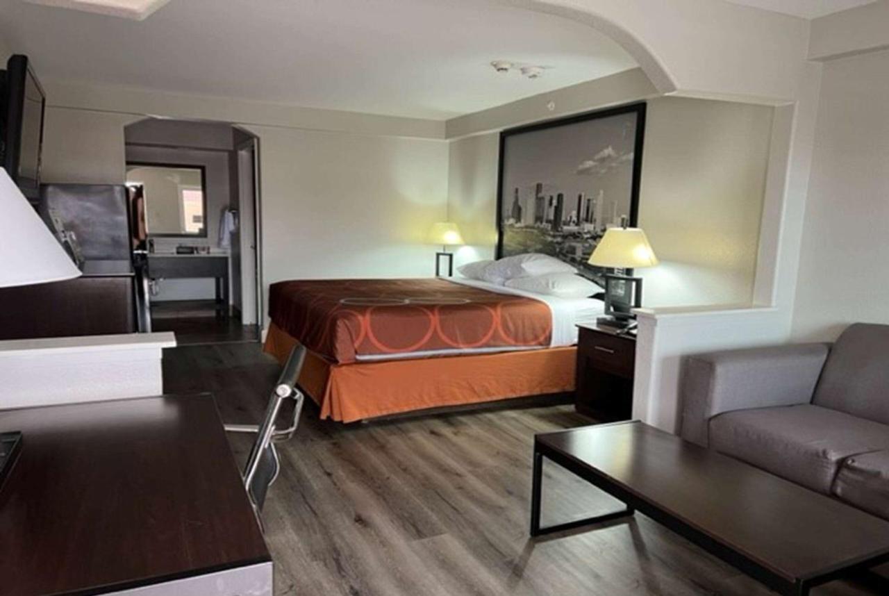 Hotel Super 8 By Wyndham Mont Belvieu - Baytown East Zewnętrze zdjęcie
