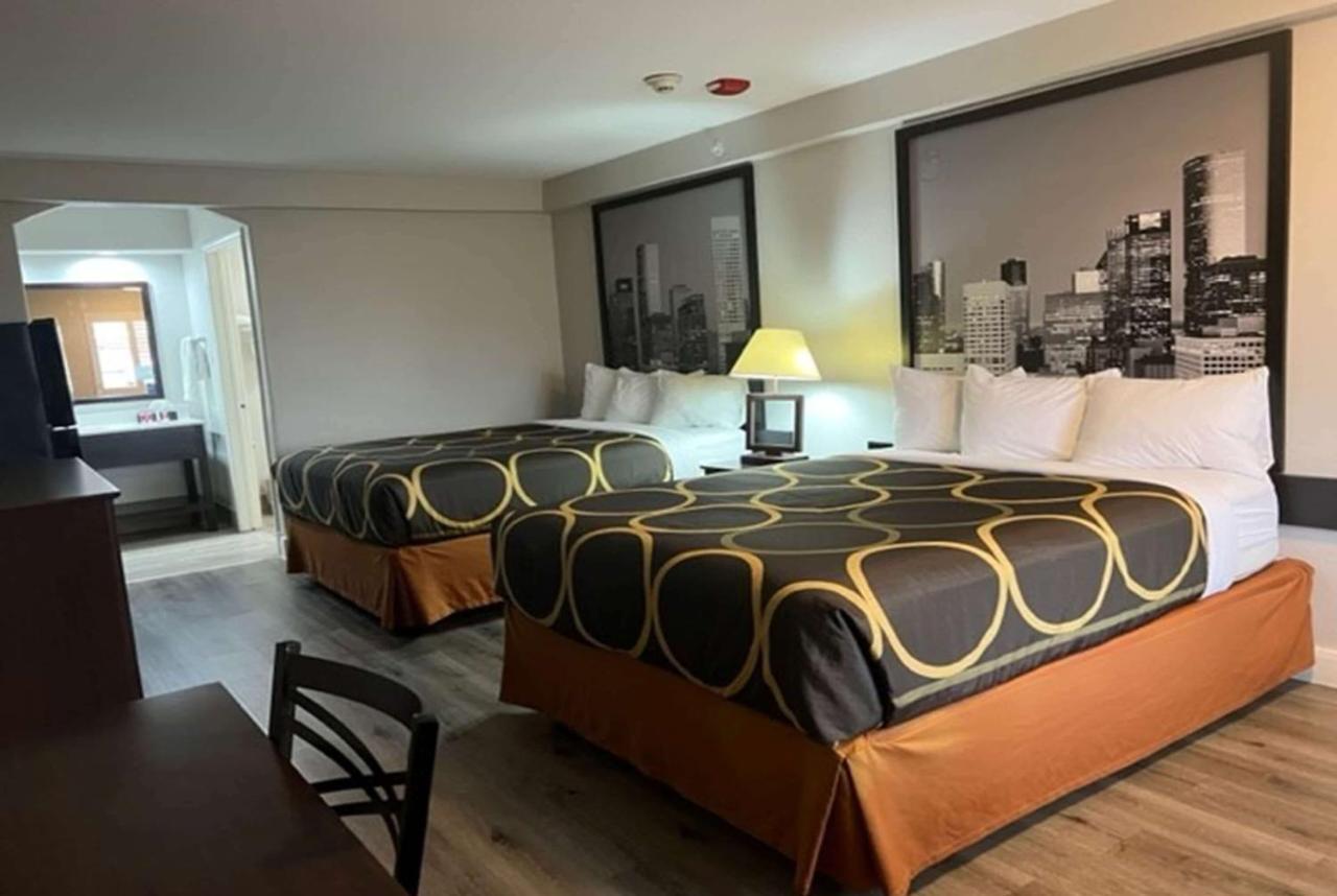 Hotel Super 8 By Wyndham Mont Belvieu - Baytown East Zewnętrze zdjęcie