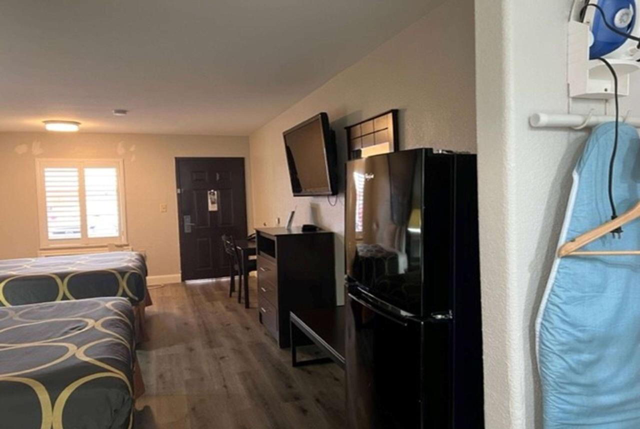 Hotel Super 8 By Wyndham Mont Belvieu - Baytown East Zewnętrze zdjęcie