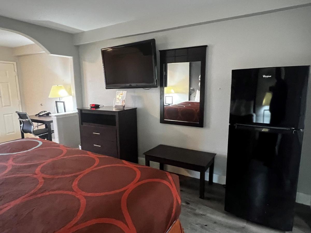 Hotel Super 8 By Wyndham Mont Belvieu - Baytown East Zewnętrze zdjęcie