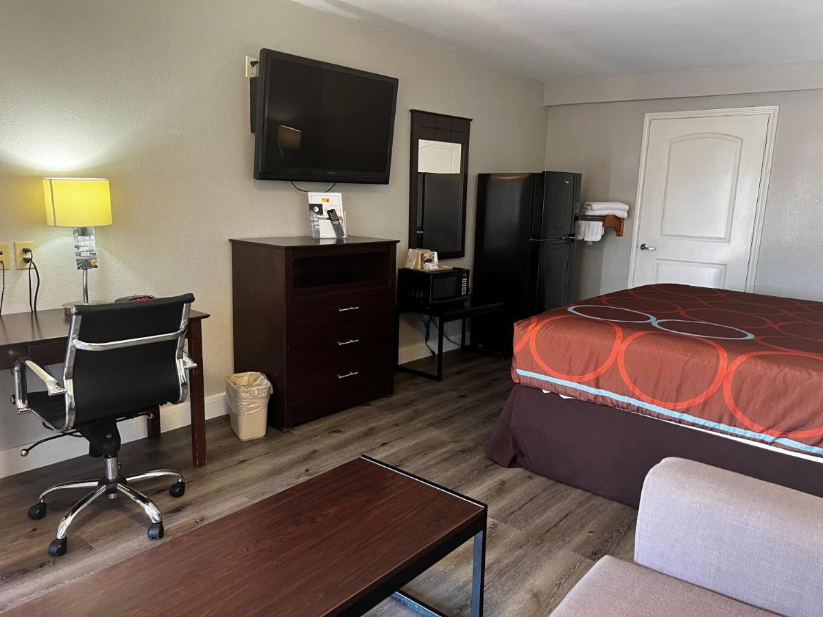 Hotel Super 8 By Wyndham Mont Belvieu - Baytown East Zewnętrze zdjęcie