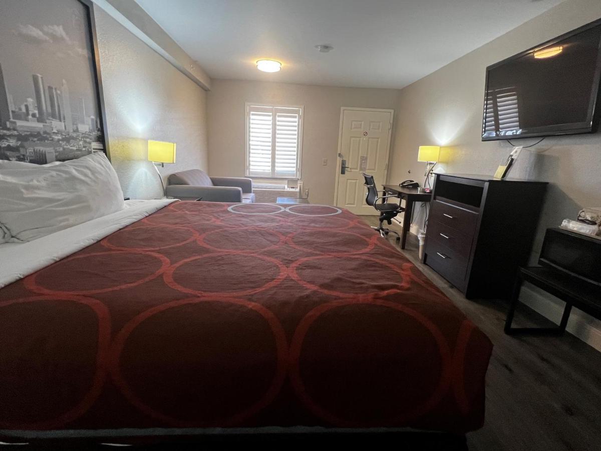Hotel Super 8 By Wyndham Mont Belvieu - Baytown East Zewnętrze zdjęcie