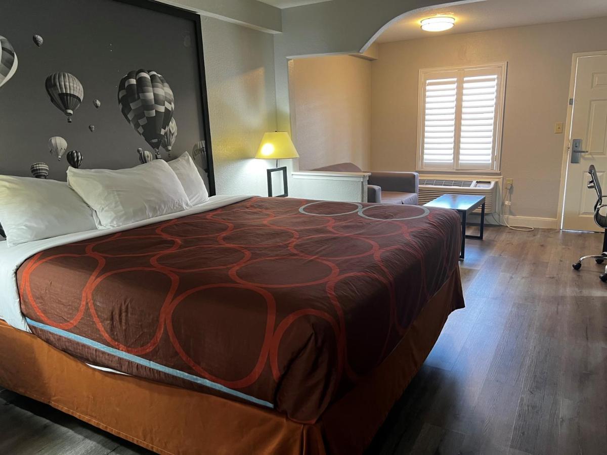 Hotel Super 8 By Wyndham Mont Belvieu - Baytown East Zewnętrze zdjęcie