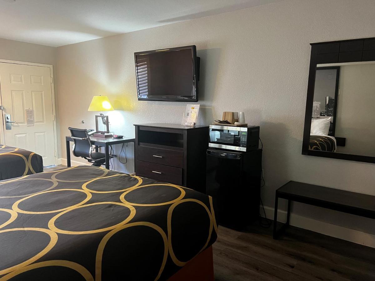 Hotel Super 8 By Wyndham Mont Belvieu - Baytown East Zewnętrze zdjęcie