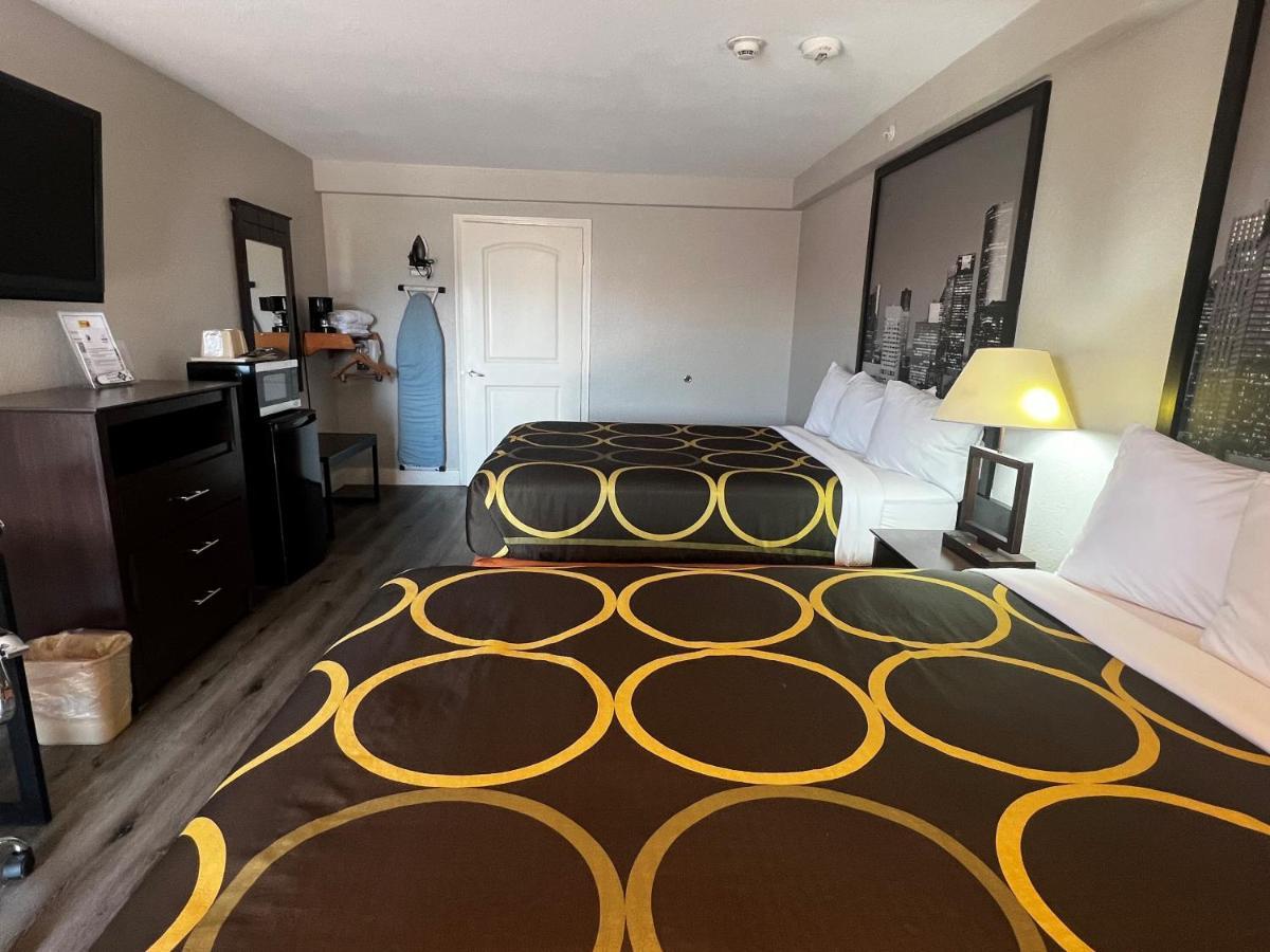 Hotel Super 8 By Wyndham Mont Belvieu - Baytown East Zewnętrze zdjęcie